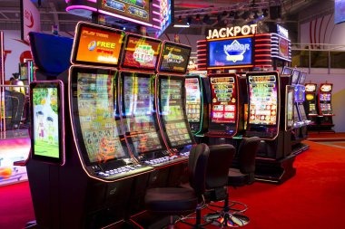 Live Andar Bahar dealer at akunbos slot studio with cards displayed